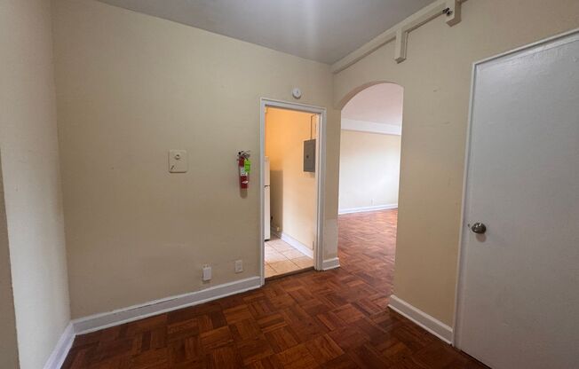 2 beds, 1 bath, $1,050, Unit A61