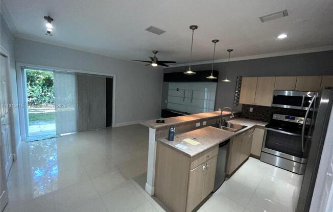 4929 SW 140 TERRACE 5