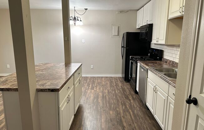 1 bed, 1 bath, $825, Unit 5