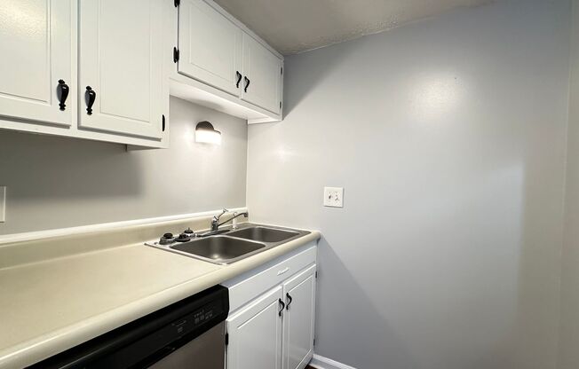 1 bed, 1 bath, 660 sqft, $925, Unit 15