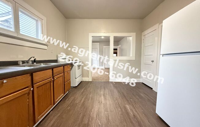 3 beds, 1 bath, 838 sqft, $950, Unit #1