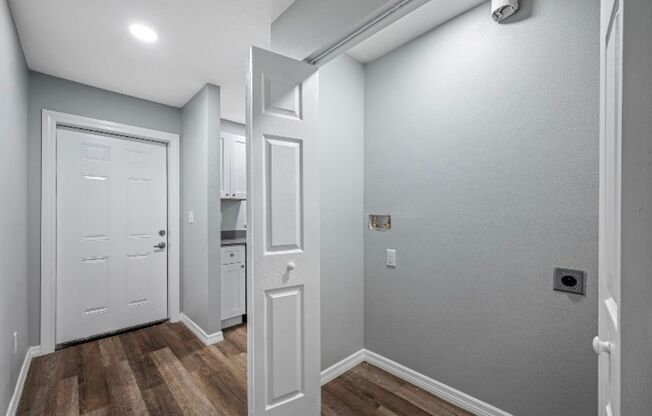 3 beds, 1.5 baths, 908 sqft, $1,595, Unit 173