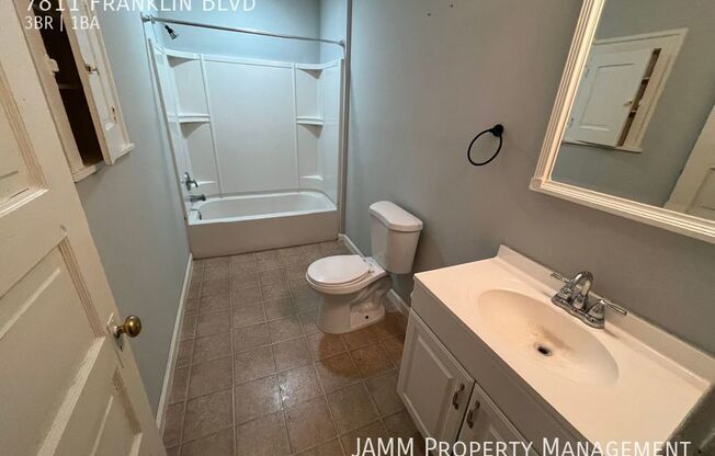 3 beds, 1 bath, 1,352 sqft, $1,400