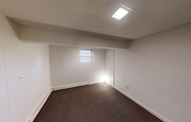 Studio, 1 bath, 700 sqft, $1,700, Unit B