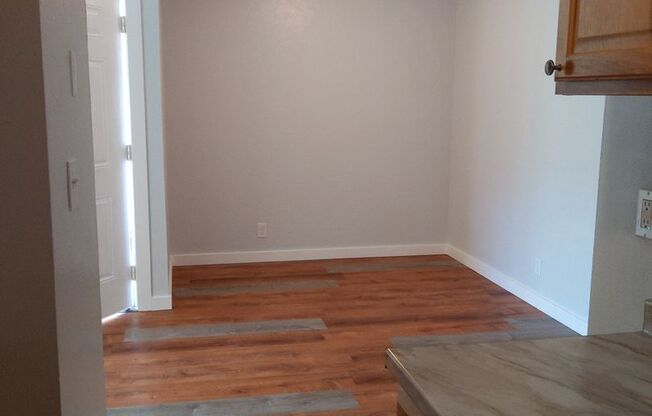 2 beds, 1 bath, $1,350, Unit 07