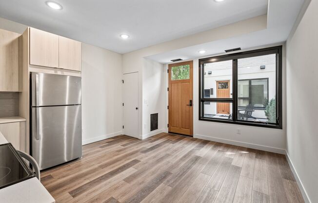 1 bed, 1 bath, 411 sqft, $1,365, Unit L11