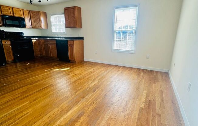 1 bed, 1 bath, $1,095, Unit Apt. A