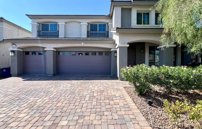 STUNNING 5BD/4.5BA HOME IN GORGEOUS GATED COMMUNITY! W/ LOFT