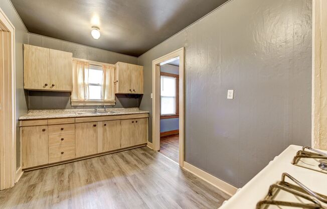 2 beds, 1 bath, $1,295