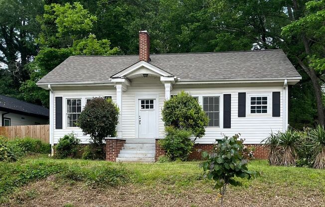 3bd/2ba in the Heart of Oakland City and Mere Minutes From Marta, I-20, and I-75/85!