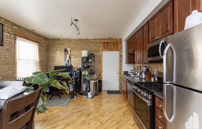 1622 W Columbia Ave, Chicago IL 1S
