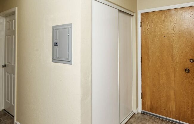 2 beds, 1 bath, 900 sqft, $2,445, Unit 206