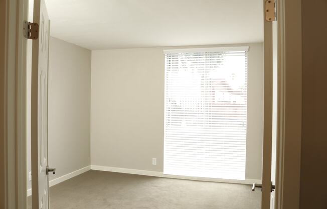 Summit at Point Loma Apartments Bedroom