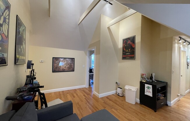 2 beds, 1 bath, $3,700, Unit 3