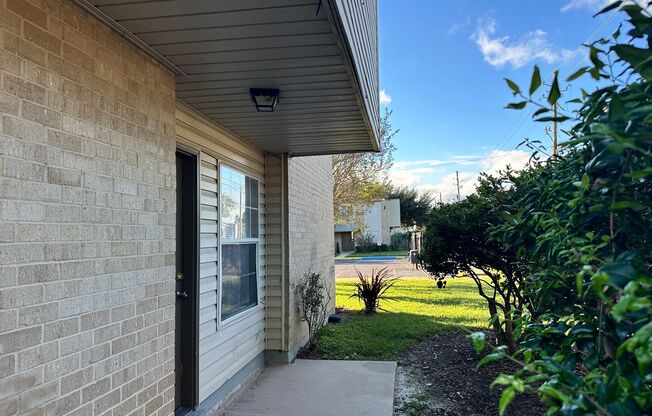 3 beds, 1.5 baths, 1,002 sqft, $1,395, Unit H-151