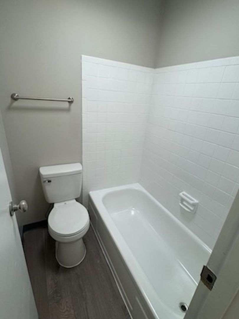 2 beds, 2 baths, 1,092 sqft, $1,175