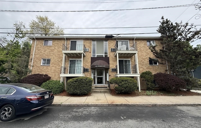 87 CEDAR ST