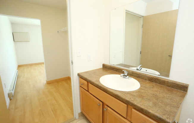 Studio, 1 bath, 450 sqft, $945, Unit 101