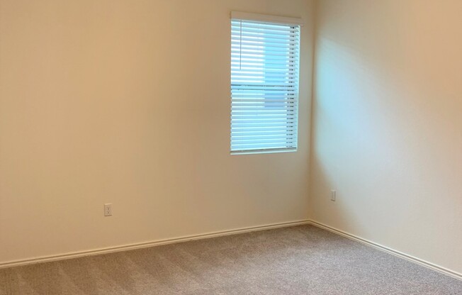 3 beds, 2.5 baths, $2,100
