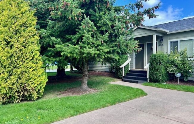 Cute 1 Bd 1 Ba Duplex in Beautiful Blaine!