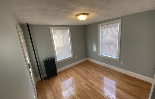 2 beds, 1 bath, $3,600, Unit A
