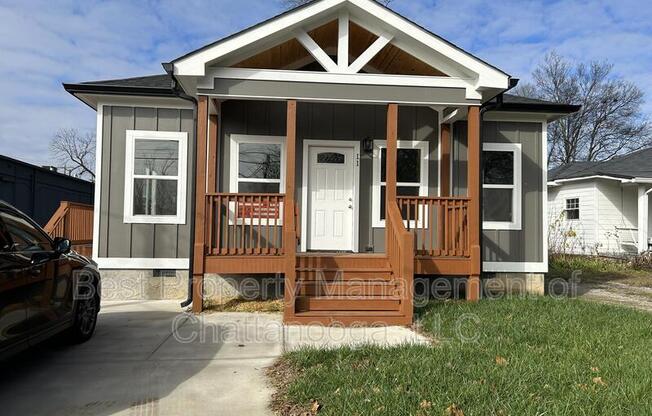 11 WOODVALE AVE