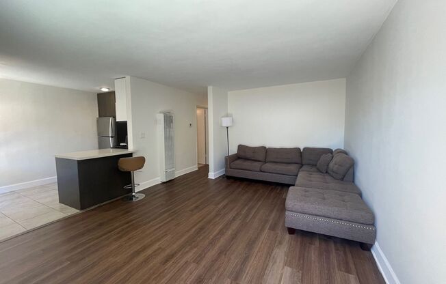 2 beds, 1 bath, $2,610, Unit 3