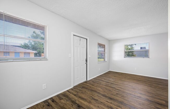 2 beds, 1 bath, 700 sqft, $1,395, Unit 4540-09