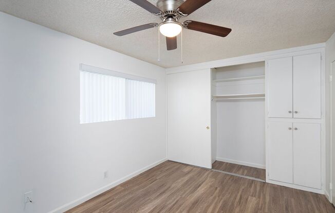 *OPEN HOUSE: 6/7 1:30-2:30PM*  Pacific Beach 2 Br with Assigned Parking and Patio!