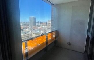 140 W SUPERIOR ST