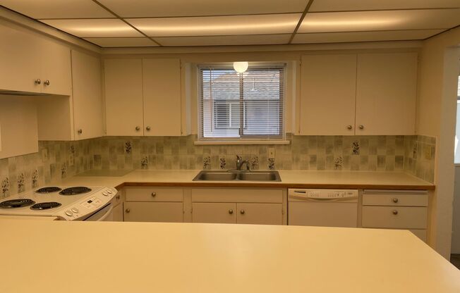 2BR 1BA Duplex On Lake!!