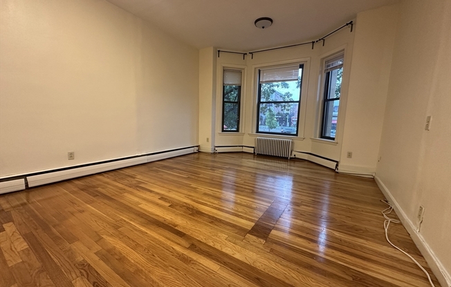 2 beds, 1 bath, 800 sqft, $2,995, Unit 26
