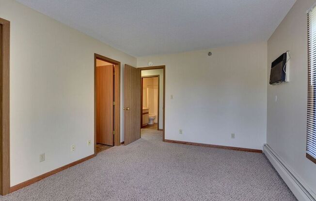 2 beds, 2 baths, 940 sqft, $1,625, Unit 1609309r
