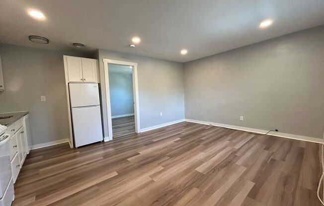 1 bed, 1 bath, 450 sqft, $1,549, Unit 5326 Fifth Ave. #12