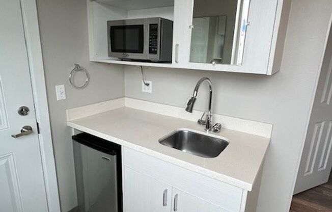 Studio, 1 bath, 172 sqft, $825, Unit D6