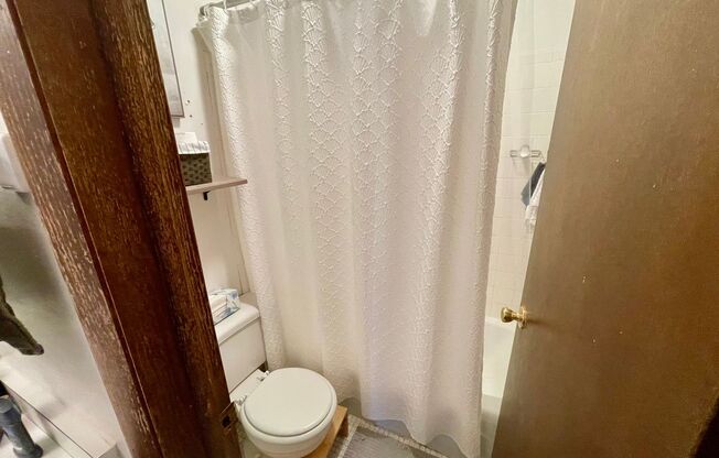 2 beds, 1 bath, $1,295, Unit 206