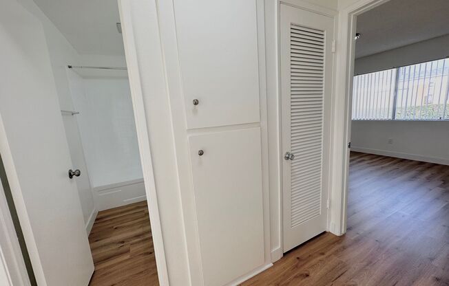 2 beds, 1 bath, 900 sqft, $2,350, Unit S-2