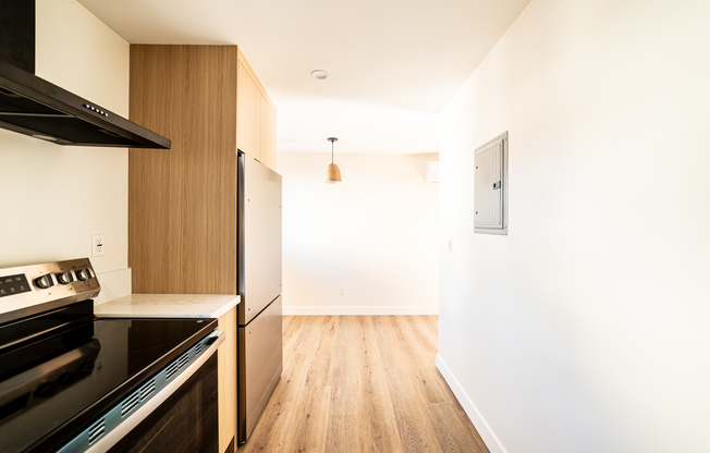 1346 S DUNSMUIR AVE