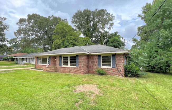 LOVELY Location! 3 Bedroom / 1 Bathroom Home in Montgomery!