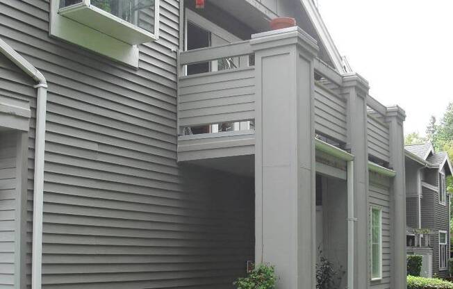 Bright and Spacious Bothell Condo Overlooking Greenbelt!