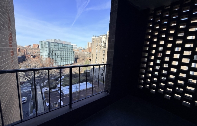 2 beds, 2 baths, 1,005 sqft, $4,000, Unit 901