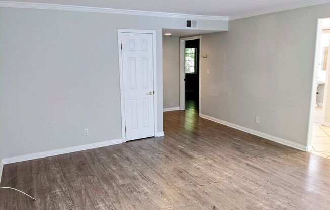 1927 Cloverfield Blvd