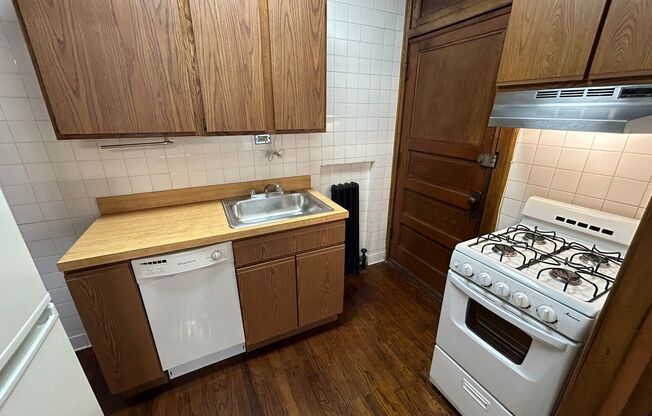 1 bed, 1 bath, 425 sqft, $1,785, Unit 233-227