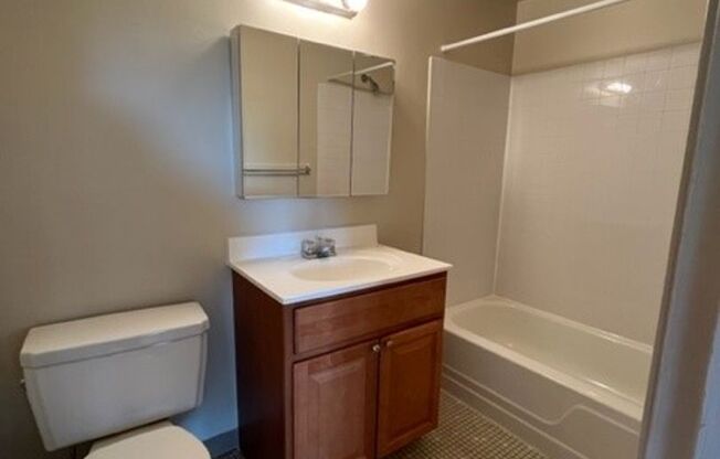 2 beds, 1 bath, 900 sqft, $1,525, Unit 933