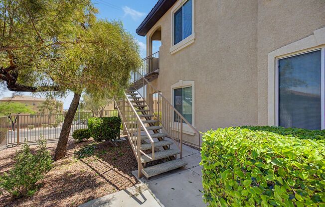 2 BEDROOM CONDO WITH MOUNTAIN VIEWS!