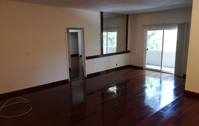 2 beds, 1 bath, $3,300, Unit 303