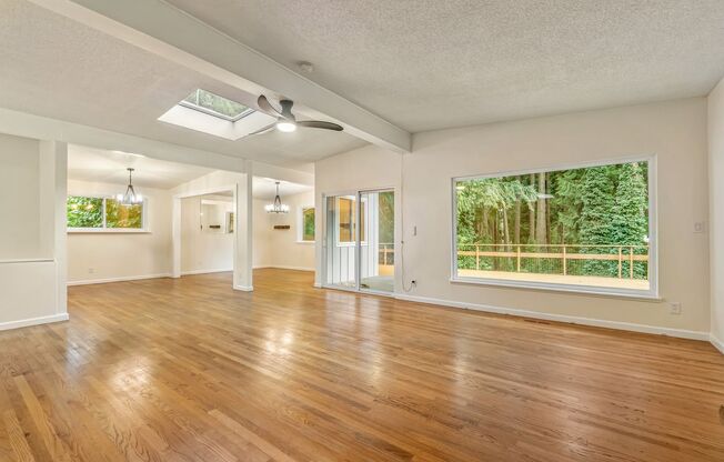 6 Bedroom Home minutes from Saltwater Park in Richmond Beach