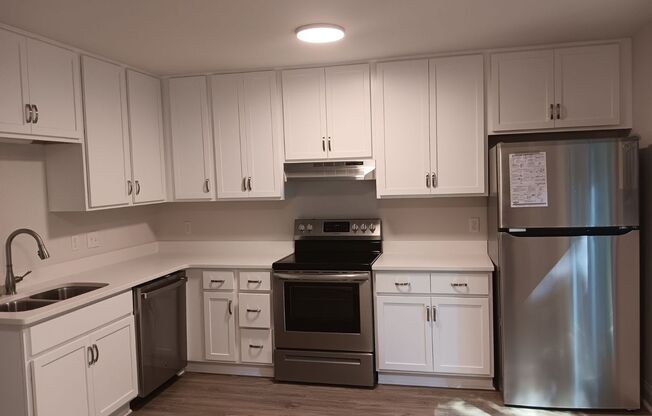 Remodeled 2BD, 1.5BA Raleigh Townhome with Private Deck