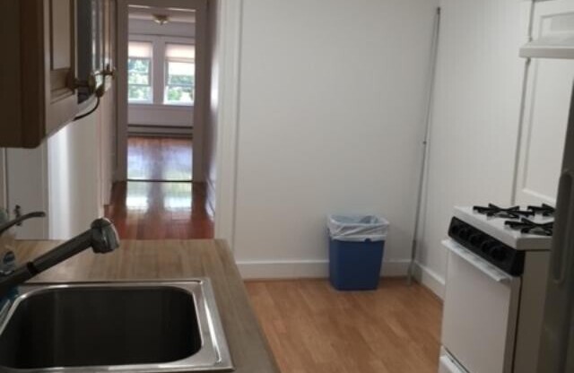 130 Nichols Ave # 3