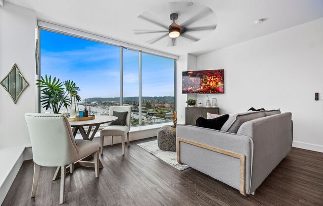 2 beds, 1 bath, 902 sqft, $4,150, Unit 410-701